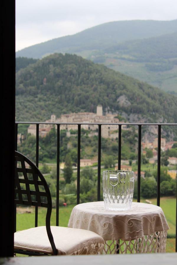 Il Castello Sul Lago Arrone Extérieur photo