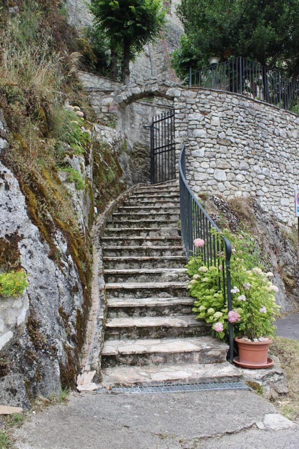 Il Castello Sul Lago Arrone Extérieur photo