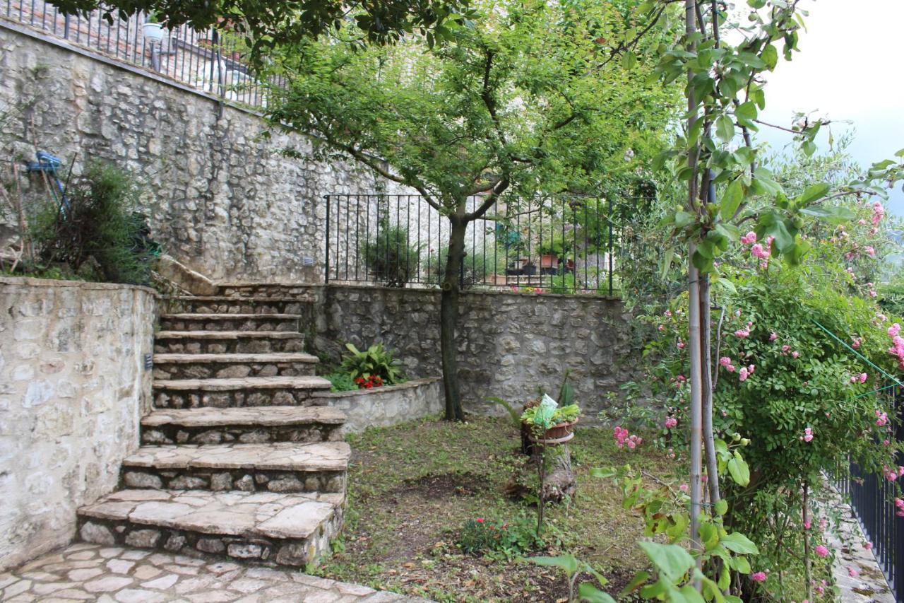 Il Castello Sul Lago Arrone Extérieur photo